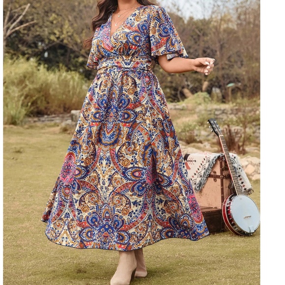 Plus Colorful Paisley print Butterfly Sleeve Maxi Dress - Picture 4 of 5